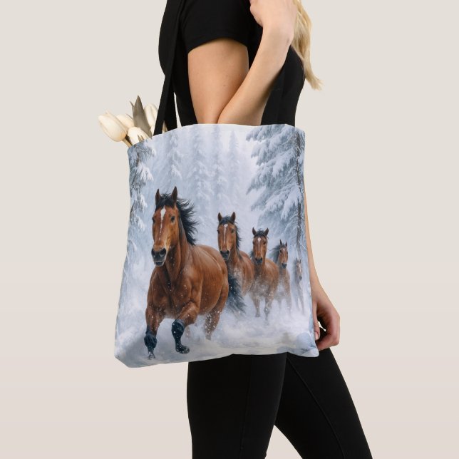 Bolsa Tote Wild Horses Running Through a Snowy Forest (Close Up)