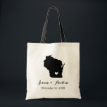 Bolsa Tote Wisconsin Wedding Welcome<br><div class="desc">Bem-vindos dos convidados de casamento da cidade com um cheio de lanches e guloseimas personalizadas com o estado onde você vai se casar, com os nomes da noiva e do noivo e a data do casamento. Clique em Personalizar para mover o coração para mostrar qualquer cidade ou local no mapa...</div>