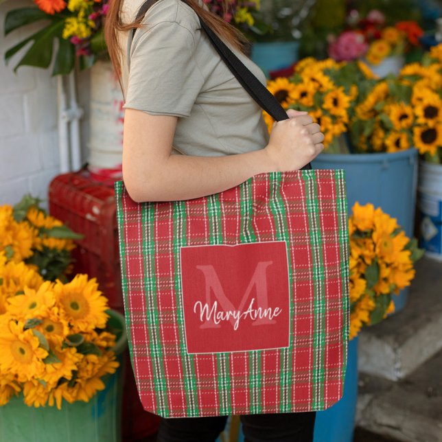Bolsa Tote Xadrez de Natal Russo Monograma Vermelho (Holiday monogram red and green plaid pattern tote bag)