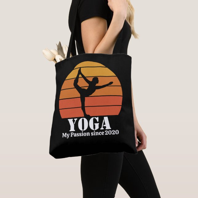 Bolsa Tote Yoga Hobby Retro Sunset Personalize (Close Up)