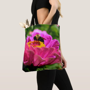 Bolsa Tote Zinônia rosa com mamangabas, flores cor-de-rosa, a