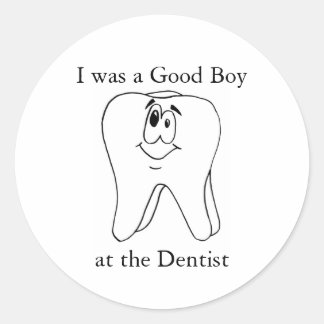 Bom garoto nos adesivos Dentist