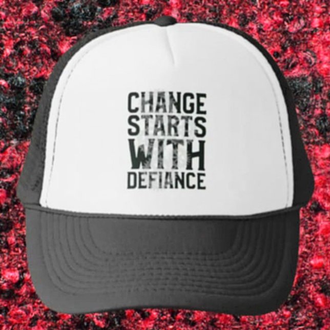 Boné A Mudança Começa Com O Defiance Trucker Hat (Criador carregado)