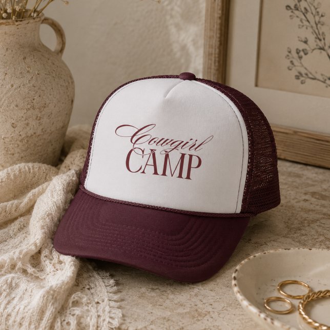 Boné Acampamento de Cowgirl Western Vermelho Despedida  (Western Cowgirl Camp Red Bachelorette Trucker Hat)