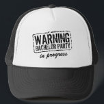 Boné ADVERTÊNCIA DE FESTA DE BACHELOR EM ÓDIGOS DE cami<br><div class="desc">ADVERTÊNCIA DO PARTIDO BACHELOR NO CARRO PROGRESSO que, em breve, será casado com homens. Engraçada atenção agarrando cautela, sinal de casamento para o noivo ser e amigos. Faça seus bonés de favores humorísticos para padrinhos de casamento, melhor homem, amigo, irmão, tripulação, equipe de padrinhos de casamento e outros membros. Bons...</div>