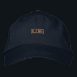 Boné Ajustável KING Navy Premium para Homens Visor<br><div class="desc">Atualize sua coleção de acessórios com este boné ajustável navy com “KING” bordado da Paasam. O bordado elegante cria uma aparência premium polida perfeita para estilo diário fashion. O tom navy rico transmite um visual moderno refinado adequado para viagens, encontros, aventuras ao ar livre e looks esportivos. Sua estrutura ajustável...</div>