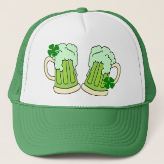 Boné Alfa verde do brinde da caneca de cerveja