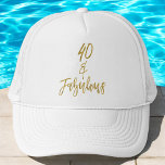 Boné aniversário de 40 anos Gold Foil e White Trucker H<br><div class="desc">aniversário de 40 anos Faux Dourado e White Birthday Trucker Hat para Ela.</div>