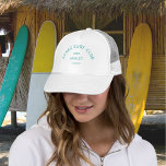 Boné Après Surf Club Turquoise Surfista Social Crest<br><div class="desc">Après Surf Club,  Turquoise social surfistas crest,  chapéu. Personalize com o ano da reunião de surfs,  nome da praia e local. Perfeito para uma viagem de surf de destino de grupo ou para uma festa de tema de surf ou solteiro/bachelorette. Projetado para combinar com nossa Coleção de Surfs Après.</div>