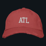 Boné ATL "Atlanta" Monograma, Estilo branco e vermelho<br><div class="desc">ATL "Atlanta" Monogramada bordado Branco no estilo Vintage Vermelho chapéu de algodão angustiado. Faz um presente maravilhoso para quem ama a Atlanta GA! Além disso, se preferir ter seu monograma pessoal, selecione simplesmente o botão "Personalizar este modelo" para inserir suas iniciais de nome. O bordado é personalizável para outras opções...</div>