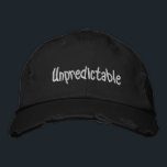 Boné Autoexpressão Preta-Branca Imprevisível<br><div class="desc">Um legal boné personalizado de beisebol em preto e branco. O texto é bordado. Um presente de aniversário para rebeldes.</div>