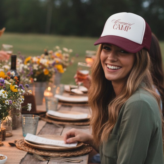 Boné Bachelorette de Camp Red Cowgirl Personalizada (Pack your boots and cowboy hat for an epic bachelorette weekend! )