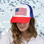 Boné Bandeiras Americanas Patrióticas Estrelas Strips R<br><div class="desc">O americano, Stars and Stripes, Glória Velha, Banner com Espingarda Estelar, bandeira dos EUA, personalizado, monograma de nomes/iniciais, patriótico, américa, legal chapéu branco azul-vermelho, para mostrar seu orgulho, patriotismo, amor. Para personalizar, basta inserir seu nome / nome da família / nome da empresa / nome da equipe / monograma /...</div>