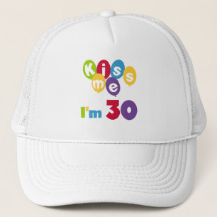 Boné Beije-me, tenho 30 t-shirts e presentes