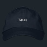 Boné Bela Homens Hansome Boy King texto personalizado I<br><div class="desc">Elevem seu olhar casual com este boné ajustável,  com "King" em bordados finamente costura. O material de algodão oferece uma sensação macia e confortável.</div>
