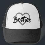 Boné Besties.<br><div class="desc">presente de excelente para você e seu "Bestie". Mostre ao seu melhor amigo,  que você realmente se importa,  com este chapéu de moda. Possui uma imagem cardíaca,  com a palavra "Besties". Na moda em preto e branco simples.</div>