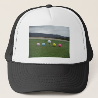 Boné Bolas de Golfe de cor brilhante em uma montanha