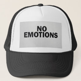 Boné bold text "NO EMOTIONS"