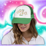 Boné Bonita Inspiração Bebida - Retroceder |<br><div class="desc">Mantenha-se legal e espalhe positividade com este chapéu de caminhoneiro "Bee Kind - Rewind". Com uma design de abelha divertida, combinada com uma mensagem inspiradora, este chapéu combina estilo casual com um lembrete significativo para abraçar a bondade. Com o seu ajustado de malha respirável e ajustável, é perfeito para aventuras...</div>