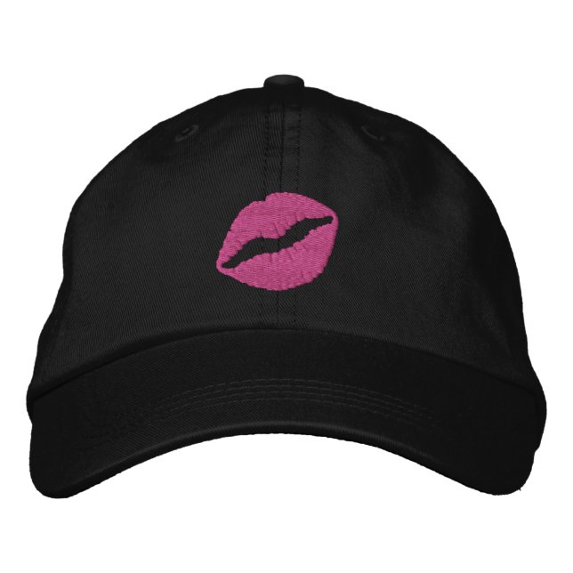 Boné Bordado Batom Rosa Quente Beijo na Preta (Frente)