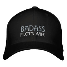 Boné bordado da esposa do piloto Badass