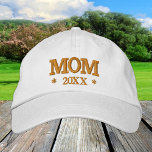 BONÉ bordado de baseball MOM 20XX - Ouro / branco<br><div class="desc">Chapéus bordados: ouro clássico / boné branco de beisebol da moda com texto "MOM" e ano personalizado 20XX para mães,  dia de as mães,  aniversário de vovó / chapéus de família</div>