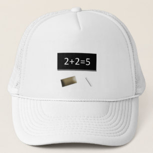 Boné branco 2+2=5