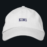 Boné branco elegante masculino com texto rei borda<br><div class="desc">Um elegante boné branco com um texto belamente bordado de "Rei",  ideal para o veste do dia a dia.</div>