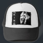 Boné Branco Negro O Rei Leão de Arte Pop Elegante Moder<br><div class="desc">Preto Branco O Rei Moderno Elegante Pop de Arte Leão de Leão de Cabeça Modelo de Baseball Hat.</div>