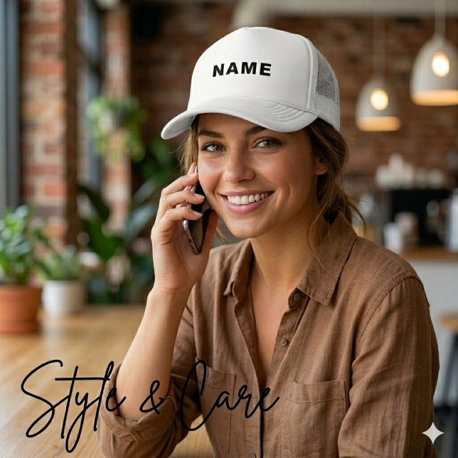 Boné Branco Personalizado com Design de Letra de N (Custom White Hat Featuring Bold NAME Letter Design)
