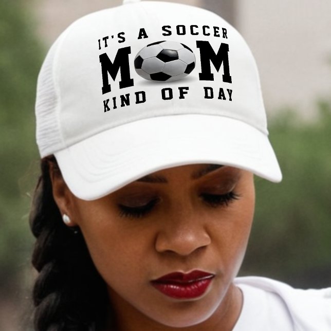Boné Caçadora Mãe Meio Preta Do Dia (Soccer Mom Kind of Day Black Trucker Hat
)