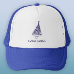 Boné Capitão de Barco à Vela Personalizado<br><div class="desc">Um barco à vela ou design de iate,  com texto personalizado que pode ser alterado para personalizar. Seja o nome do Capitão,  o nome do barco,  ou qualquer outro texto que você preferir,  isso faz um presente único para o seu marinheiro favorito.</div>