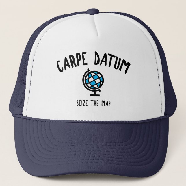 Boné Carpe Datum Agarrar O Mapa (Frente)