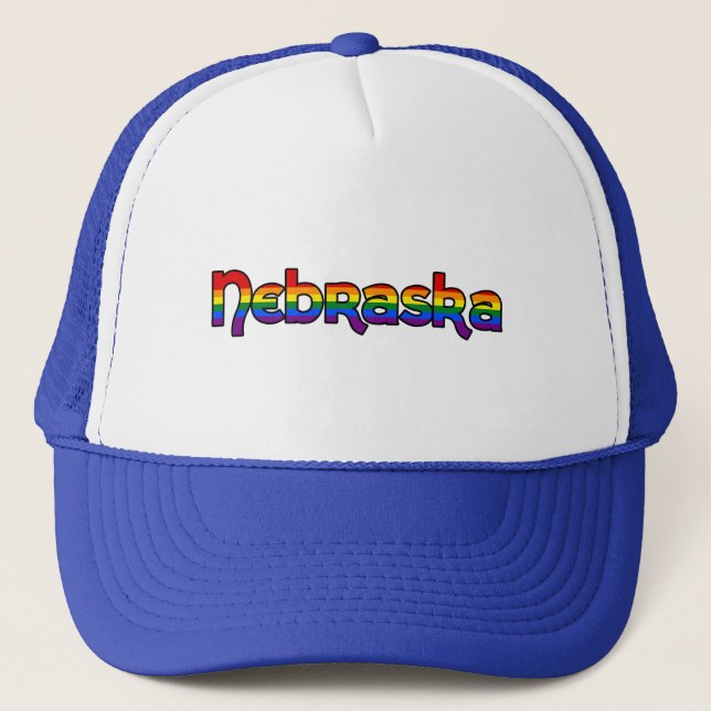 Boné Chapéu com texto Nebraska em cores do arco-íris (Frente)