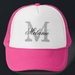 Boné Chapéu cor-de-rosa de néon personalizado do<br><div class="desc">Chapéu cor-de-rosa de néon personalizado do camionista do monograma conhecido para a noiva e as damas de honra. Letra inicial conhecida monogrammed do vintage com tipografia à moda do roteiro. Favores de festa de casamento bonitos para convidados, amigos e família. Faça seus próprios para a noiva para ser e o...</div>