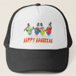 Boné CHAPÉU feliz de Hanukkah<br><div class="desc">Este chapéu feliz dos dreidels da dança de Hanukkah pode ser vestido como uns cartões de natal ou ser dado como um presente de Chanukah.  É um trabalho artístico original.</div>