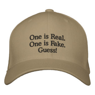 Boné chapéu: Um é real. Um é falsificação. Supos