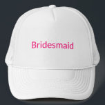 Boné Chic branco-minimalista do fuchsia rosa-quente<br><div class="desc">Manteiga-de-cabra-rosa-quente,  tipografia fuchsia-rosa branca,  minimalista na moda Trucker Hat.</div>