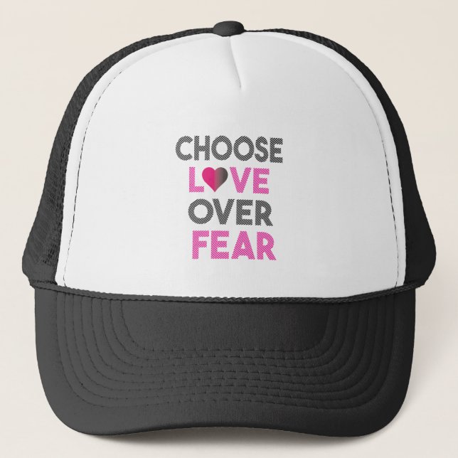 BONÉ CHOOSE LOVE OVER FEAR (Frente)