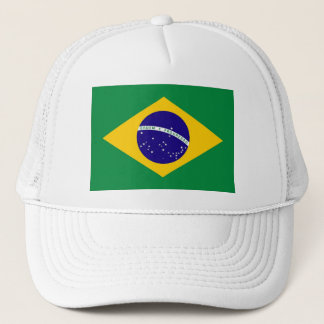 Boné com estampa da bandeira do Brasil.