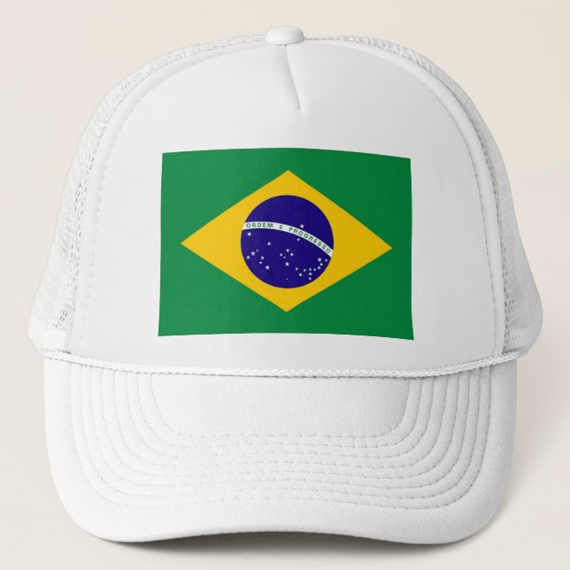 Boné com estampa da bandeira do Brasil. (Frente)
