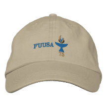 Boné com logotipo e nome