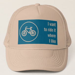 Boné Compita uma bicicleta