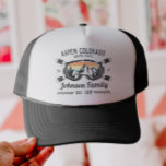 Boné Correspondência de Grupos de Esqui de Amigos Perso<br><div class="desc">Crie memórias duradouras com nossa camisa personalizada de viagem de esqui para famílias, amigos ou grupos. É perfeito para celebrar a sua aventura da neve! Personalize-o com seu nome de família ou detalhes de viagem de grupo para torná-lo exclusivamente seu. Ideal para entusiastas de esqui e como souvenir de férias...</div>