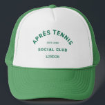 Boné Crest Verde Personalizado do Clube Social Tênis de<br><div class="desc">Boné de tênis do Clube Social de Après Tênis. Personalize com o ano e o local. Perfeito para um torneio local de tênis,  como presente para um amante de tênis ou para uma festa de solteiro tema tênis. Projetado para combinar com nossa Coleção de Clube Social Tênis Après.</div>