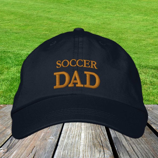 Boné de beisebol com SOCCER DAD bordado dourado /  (Criador carregado)