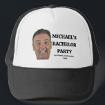 Boné de Cama de Cabelo Personalizado | Boné de Cam<br><div class="desc">Honre o noivo de uma maneira hilária com este boné de caminhoneiro personalizado! Personalize este favor de despedida de solteiro único com a foto do noivo para um presente inesquecível. Perfeito para toda a turma do noivo, este boné de malha ajustável é indispensável para a despedida de solteiro, fim de...</div>