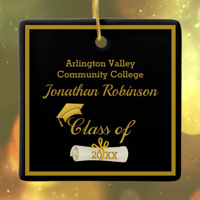 Boné de Formando Dourado e ornamento cerâmico do D (Criador carregado)