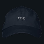 Boné de Marinho de Texto Rei Negrito - Chapéu de H<br><div class="desc">Boné bordado clássico: apresentando "King" na frente,  este boné de algodão marinho foi projetado para aqueles que apreciam estilo e conforto.</div>