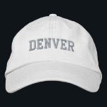 Boné DENVER White Cotton<br><div class="desc">Chapéu branco de algodão DENVER. Faz um presente maravilhoso para quem ama o Colorado! Se preferir ter o seu texto pessoal, selecione simplesmente o botão "Personalizar este modelo" para introduzir o texto personalizado. O bordado também é personalizável para outras opções de cores selecionando o botão da ferramenta "Editar Design". Também...</div>